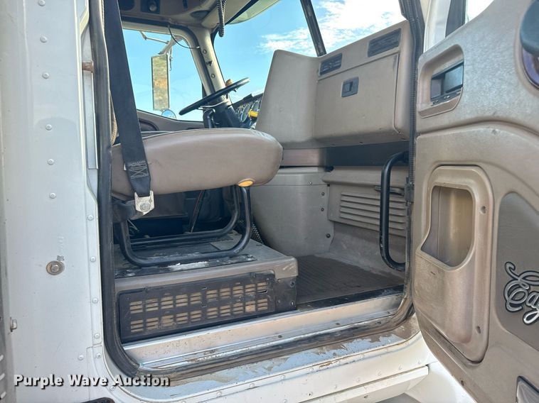 image for item EG6663 2009 International PayStar 5900i semi truck