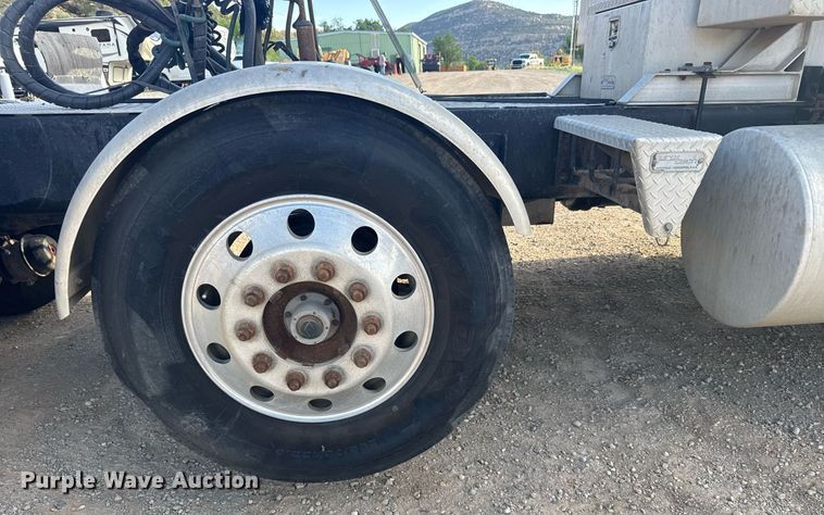 image for item EG6663 2009 International PayStar 5900i semi truck