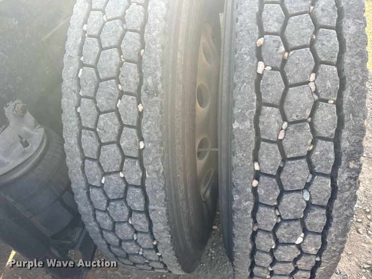 image for item EG6663 2009 International PayStar 5900i semi truck