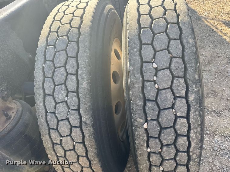 image for item EG6663 2009 International PayStar 5900i semi truck