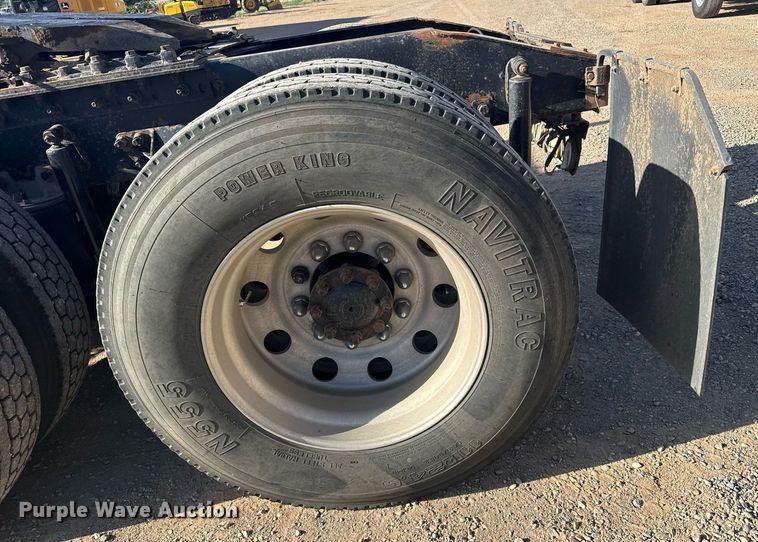 image for item EG6663 2009 International PayStar 5900i semi truck