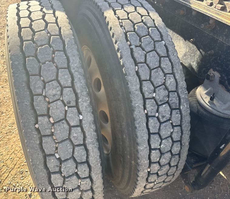 image for item EG6663 2009 International PayStar 5900i semi truck