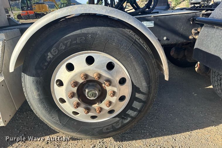 image for item EG6663 2009 International PayStar 5900i semi truck