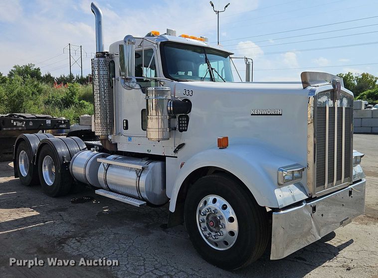 image for item EJ0132 2007 Kenworth W9 Series semi truck