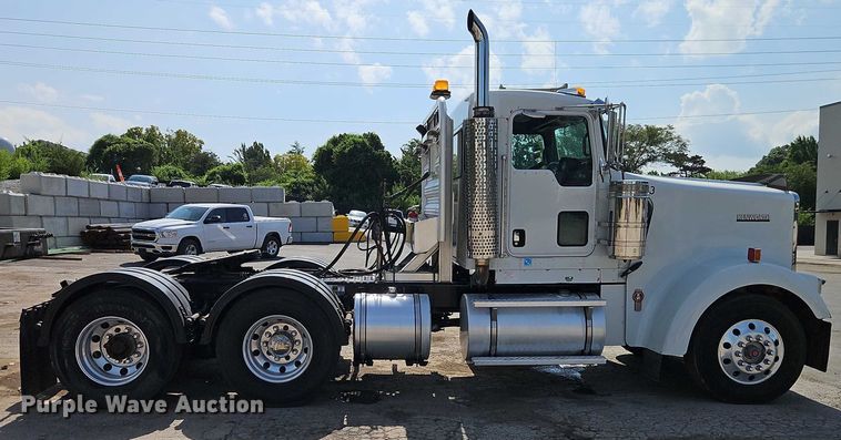 image for item EJ0132 2007 Kenworth W9 Series semi truck