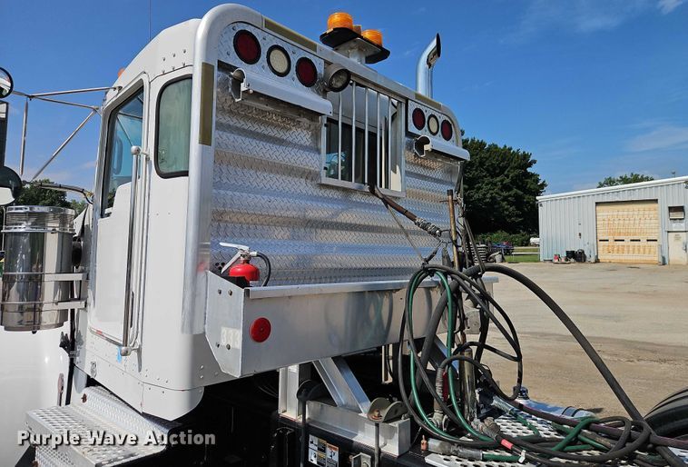 image for item EJ0132 2007 Kenworth W9 Series semi truck