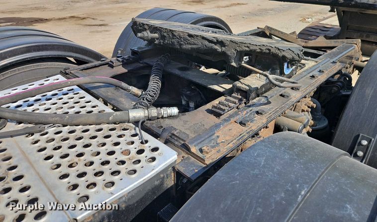 image for item EJ0132 2007 Kenworth W9 Series semi truck