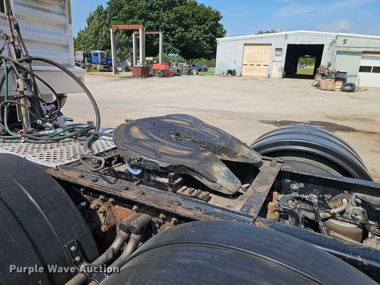 image for item EJ0132 2007 Kenworth W9 Series semi truck