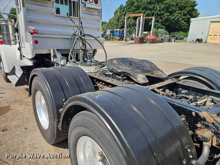 image for item EJ0132 2007 Kenworth W9 Series semi truck