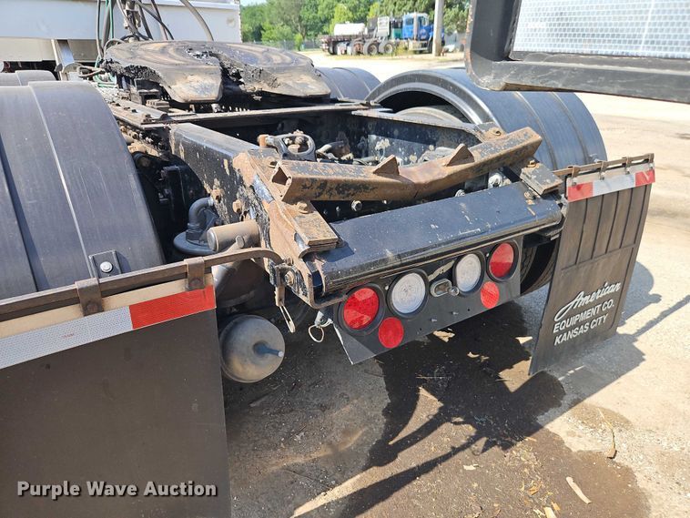 image for item EJ0132 2007 Kenworth W9 Series semi truck