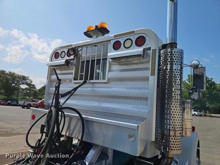 image for item EJ0132 2007 Kenworth W9 Series semi truck