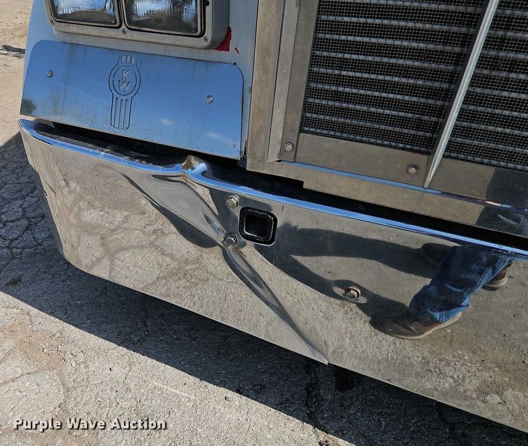 image for item EJ0132 2007 Kenworth W9 Series semi truck
