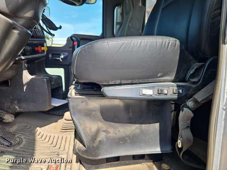 image for item EJ0132 2007 Kenworth W9 Series semi truck