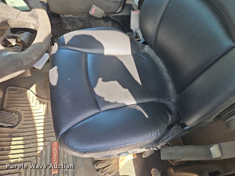 image for item EJ0132 2007 Kenworth W9 Series semi truck