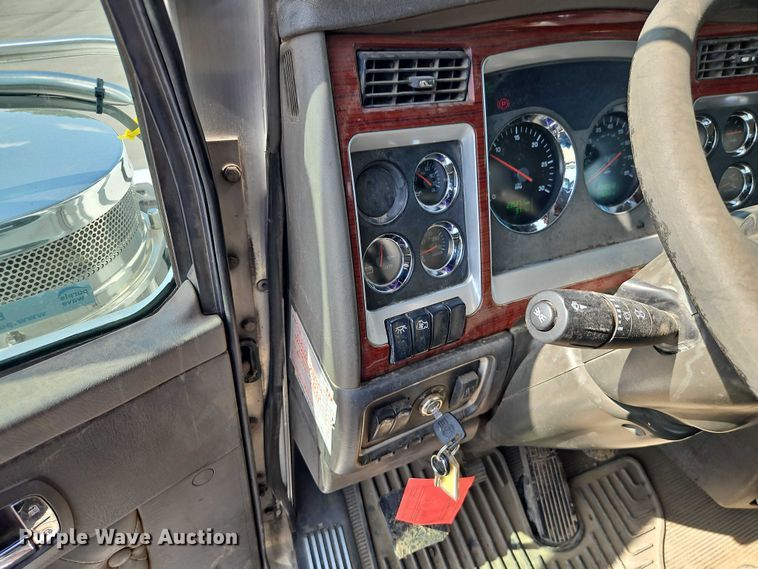 image for item EJ0132 2007 Kenworth W9 Series semi truck