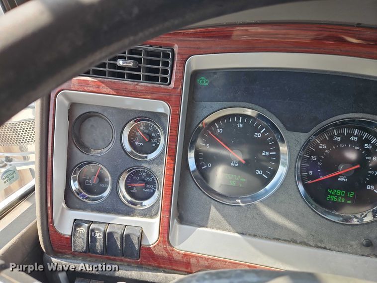 image for item EJ0132 2007 Kenworth W9 Series semi truck