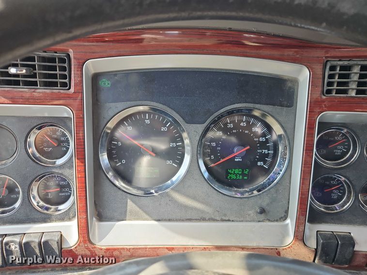 image for item EJ0132 2007 Kenworth W9 Series semi truck