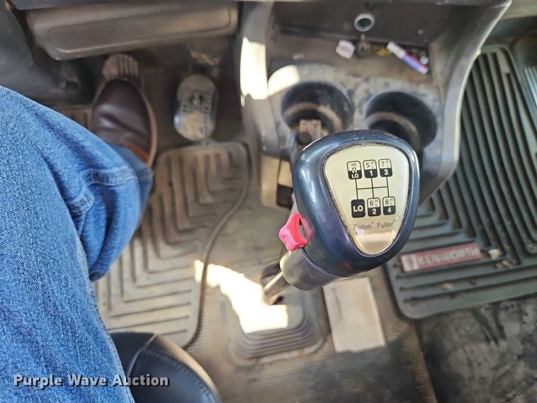 image for item EJ0132 2007 Kenworth W9 Series semi truck