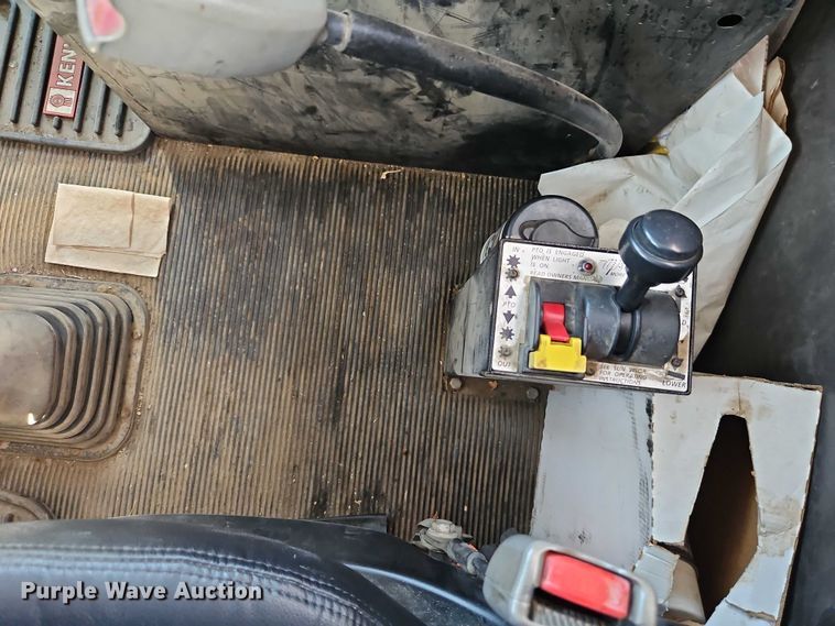 image for item EJ0132 2007 Kenworth W9 Series semi truck