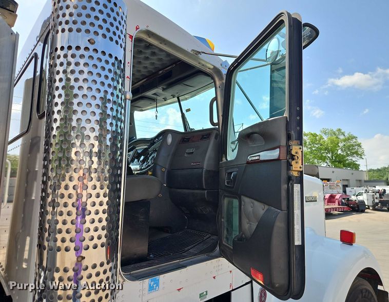 image for item EJ0132 2007 Kenworth W9 Series semi truck