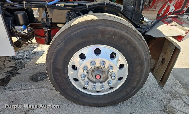 image for item EJ0132 2007 Kenworth W9 Series semi truck