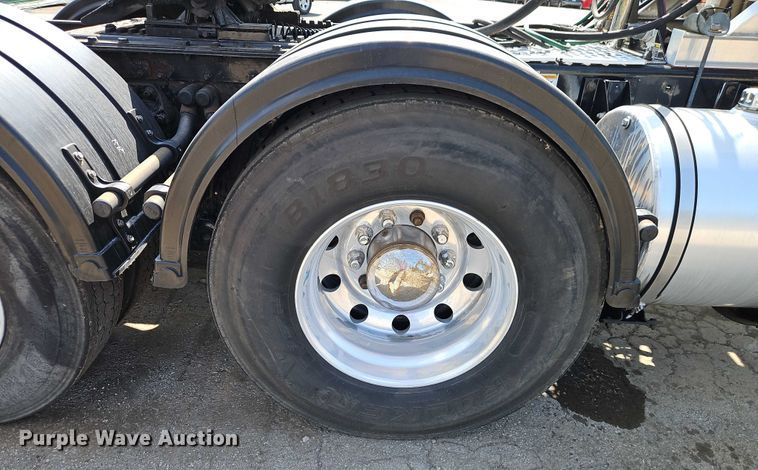 image for item EJ0132 2007 Kenworth W9 Series semi truck