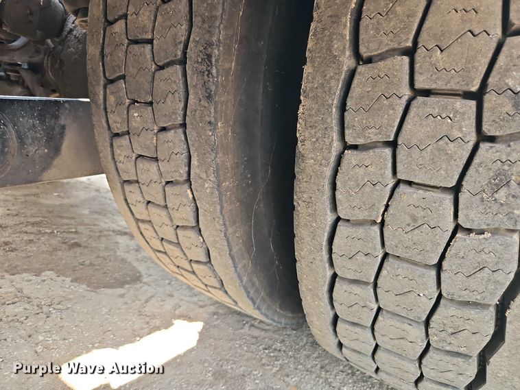 image for item EJ0132 2007 Kenworth W9 Series semi truck