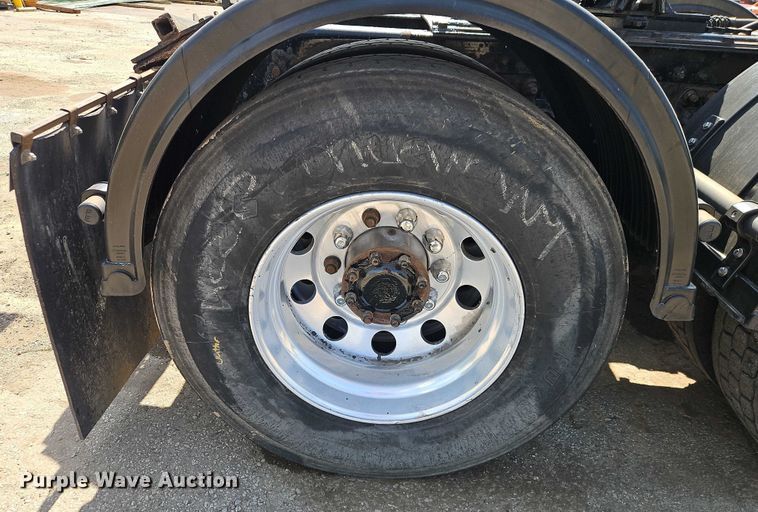 image for item EJ0132 2007 Kenworth W9 Series semi truck