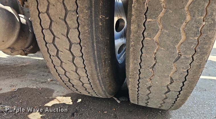 image for item EJ0132 2007 Kenworth W9 Series semi truck