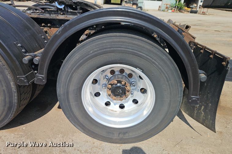 image for item EJ0132 2007 Kenworth W9 Series semi truck