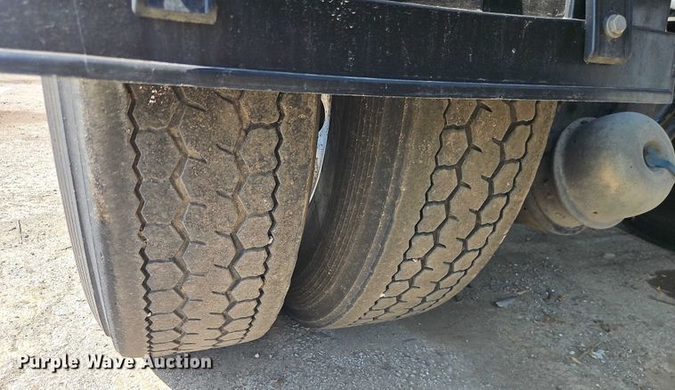 image for item EJ0132 2007 Kenworth W9 Series semi truck