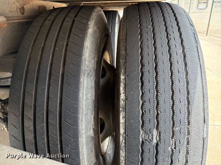 image for item EJ3718 2014 Vanguard VXP 57' dry van trailer