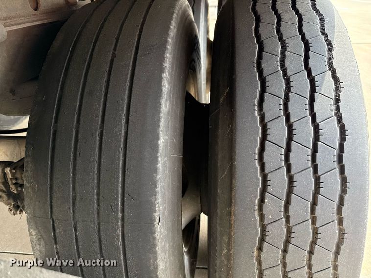 image for item EJ3719 2014 Vanguard VXP 57' dry van trailer