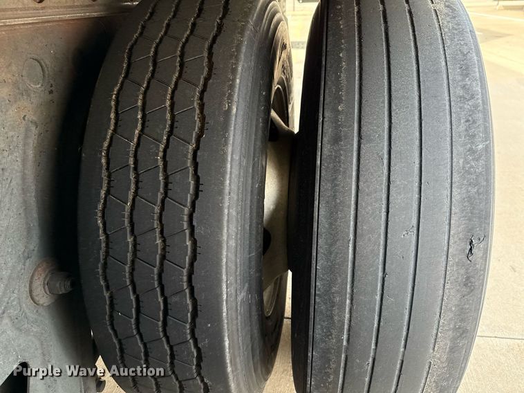 image for item EJ3719 2014 Vanguard VXP 57' dry van trailer