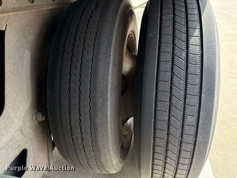 image for item EJ3720 2014 Vanguard VXP 57' dry van trailer