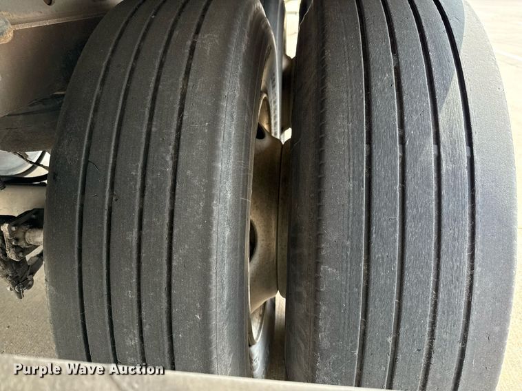 image for item EJ3720 2014 Vanguard VXP 57' dry van trailer