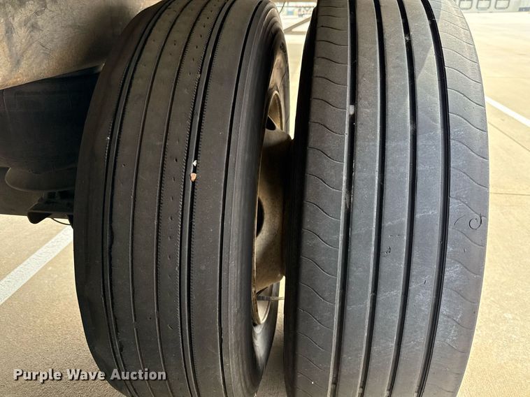 image for item EJ3721 2016 Vanguard VXP 57' dry van trailer