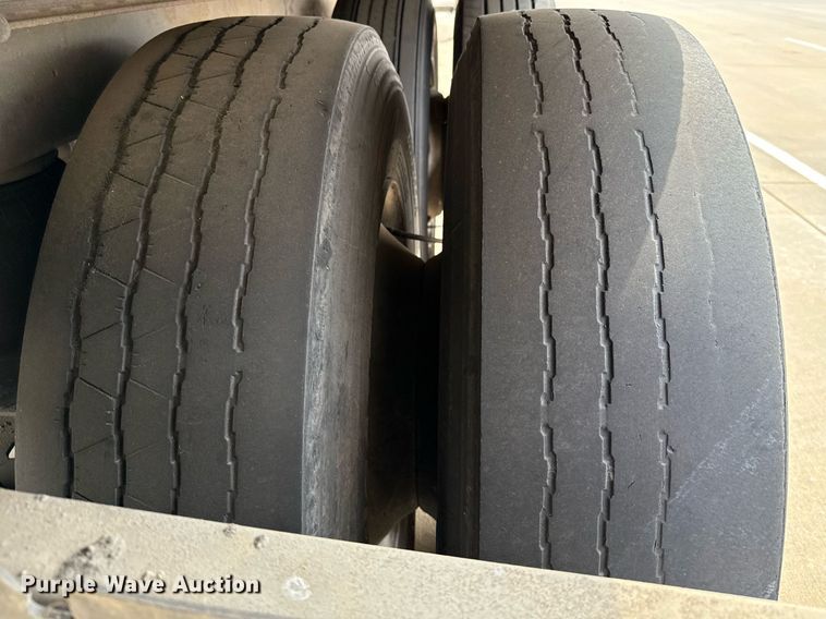 image for item EJ3721 2016 Vanguard VXP 57' dry van trailer