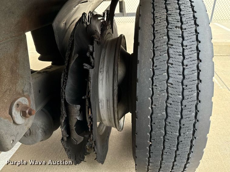 image for item EJ3721 2016 Vanguard VXP 57' dry van trailer