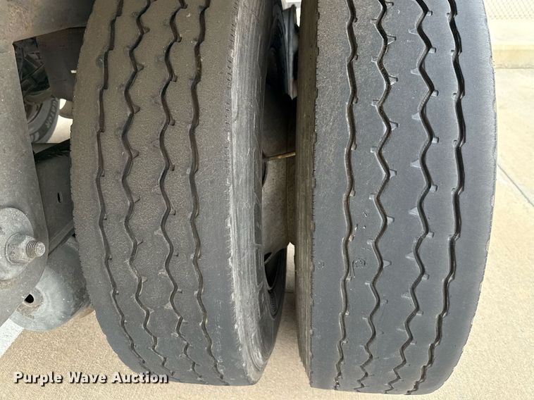 image for item EJ3721 2016 Vanguard VXP 57' dry van trailer