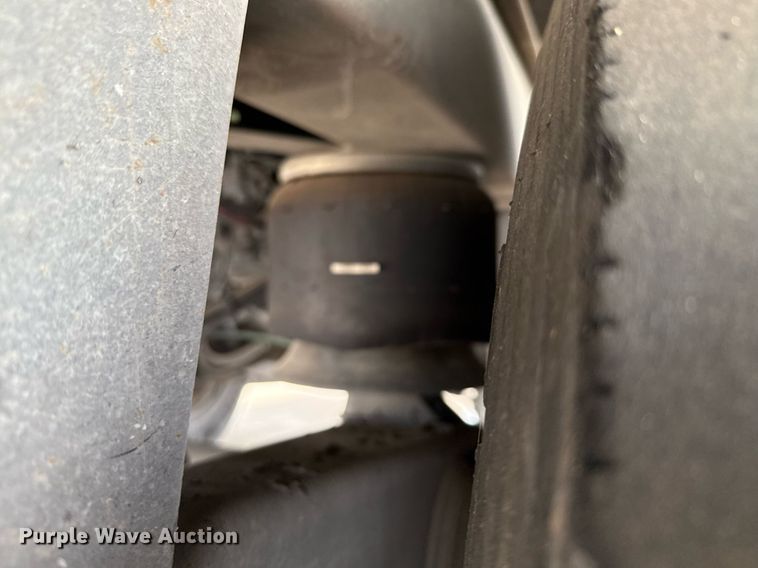 image for item EJ3721 2016 Vanguard VXP 57' dry van trailer