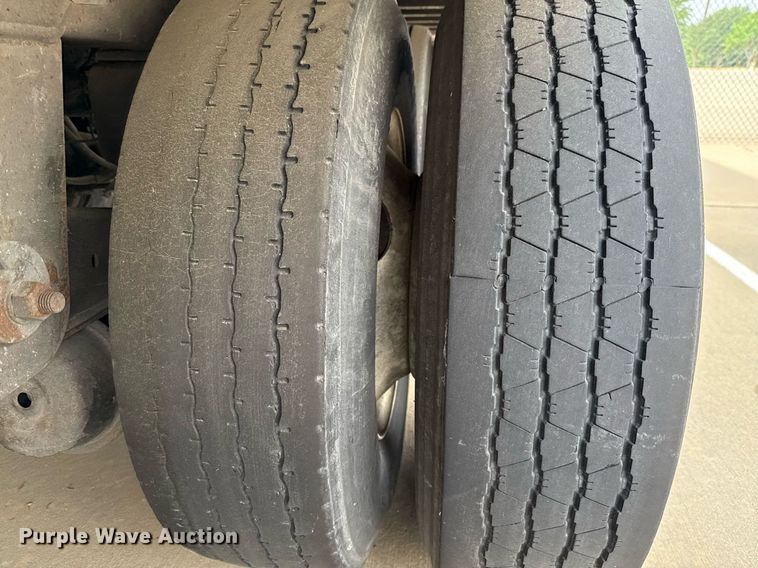 image for item EJ3722 2016 Vanguard VXP 57' dry van trailer