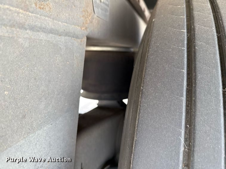 image for item EJ3723 2016 Vanguard VXP 57' dry van trailer