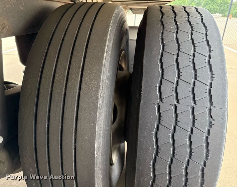 image for item EJ3723 2016 Vanguard VXP 57' dry van trailer