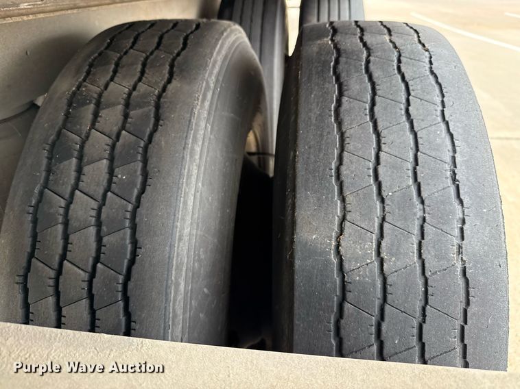 image for item EJ3724 2016 Vanguard VXP 57' dry van trailer