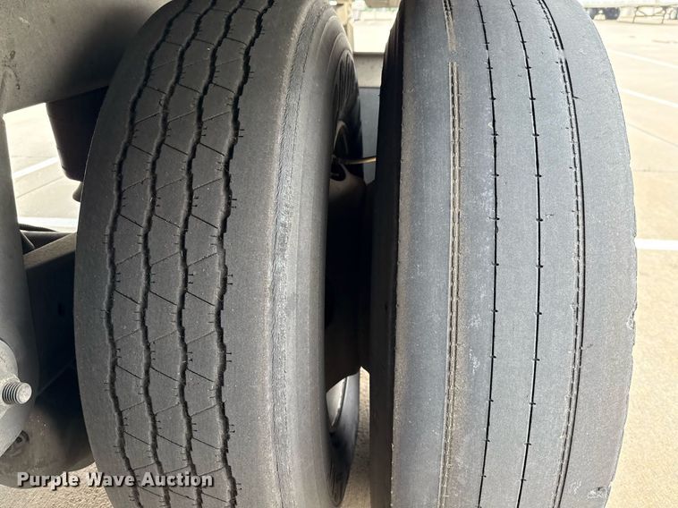 image for item EJ3724 2016 Vanguard VXP 57' dry van trailer