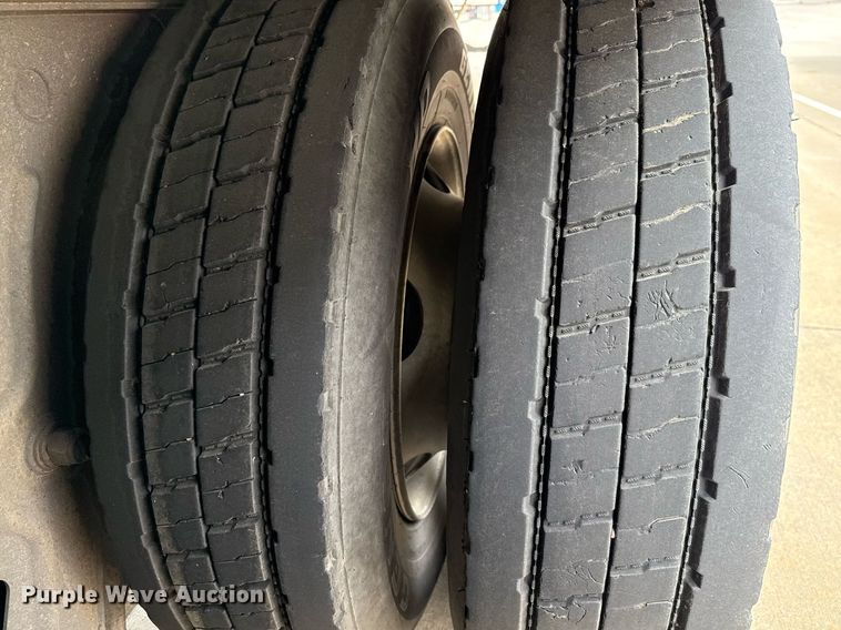 image for item EJ3725 2014 Vanguard VXP 57' dry van trailer