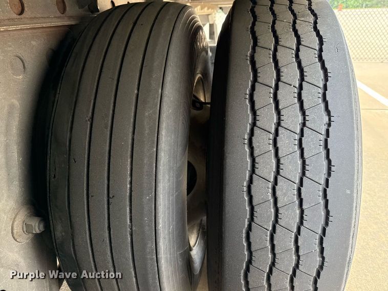 image for item EJ3725 2014 Vanguard VXP 57' dry van trailer