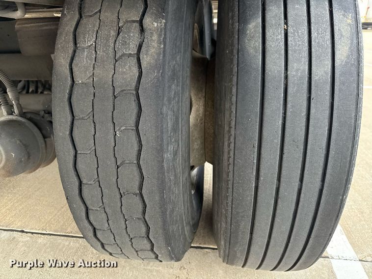 image for item EJ3726 2014 Vanguard VXP 57' dry van trailer