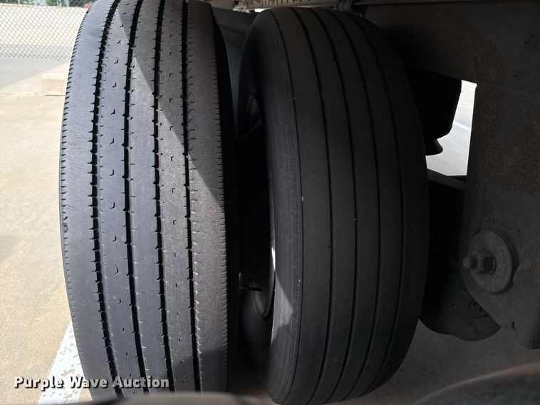 image for item EJ3727 2016 Vanguard VXP 57' dry van trailer